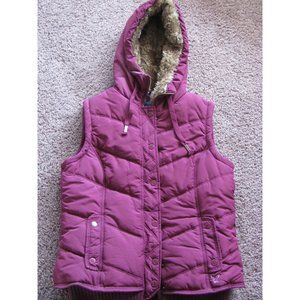 American Eagle Burgundy Hooded Puffer Vest